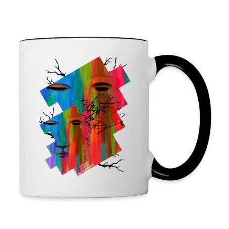 Bunte Tasse mit abstrakten Gesichtern und geometrischen Mustern.